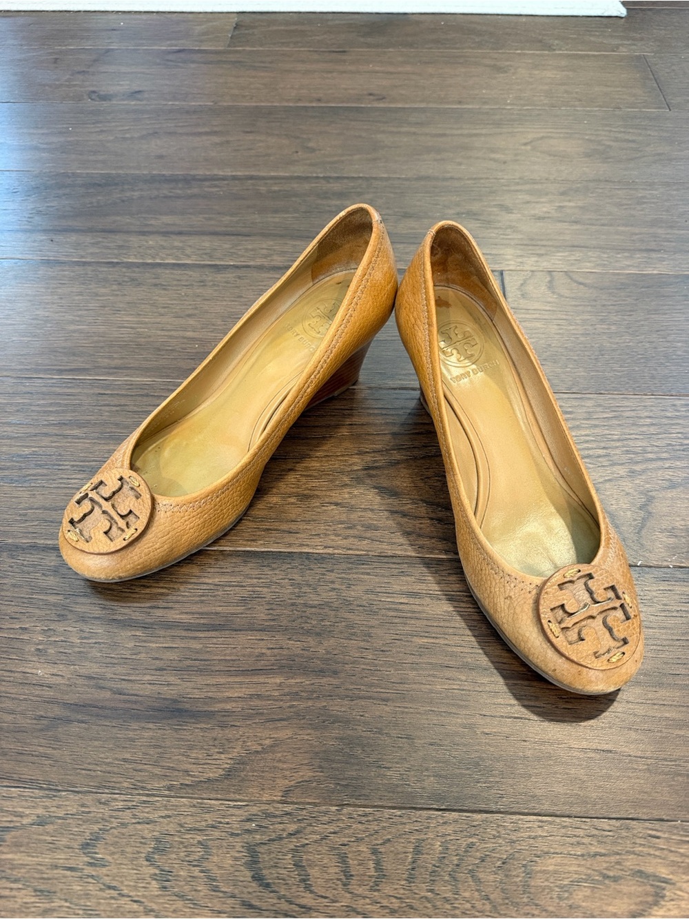 Tory Burch Tan Leather Wedge Sandals Size 7.5? - C69-068